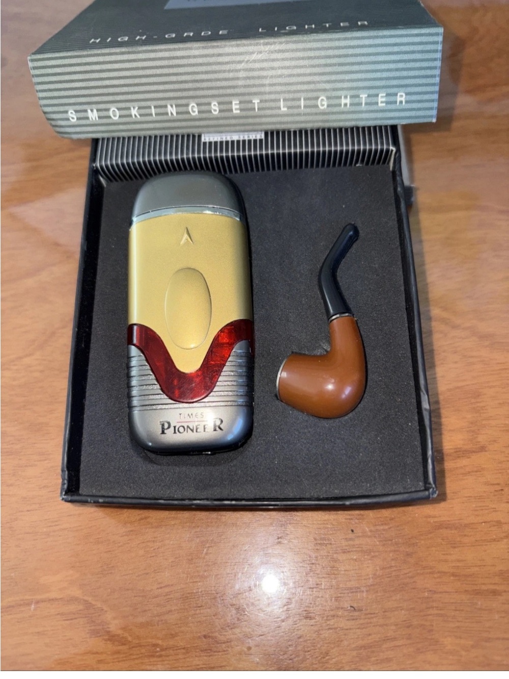 Guanhua Pioneer Gold and Brown Smoking Set Lighter with Pipe Brand New -Butane